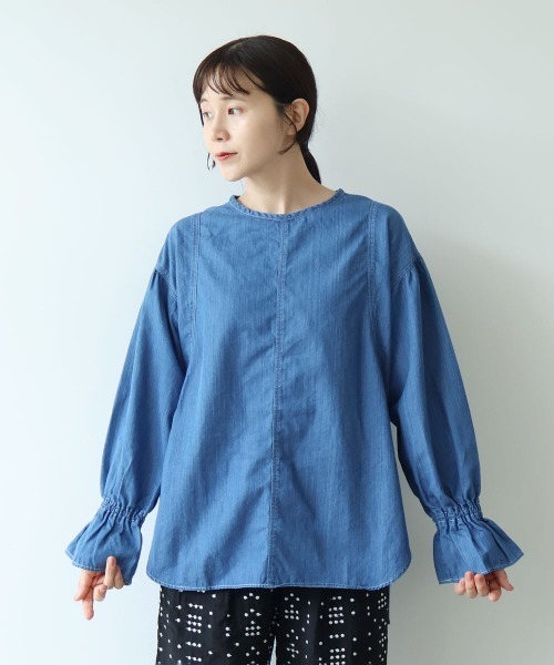 yuni(ユニ )の「Cotton denim gathered sleeves blouse(シャツ/ブラウス・レディース・サックスブルー/インディゴブルー・FREE)」の10枚目の写真