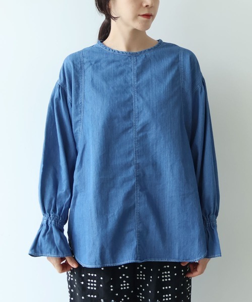 yuni(ユニ )の「Cotton denim gathered sleeves blouse(シャツ/ブラウス・レディース・サックスブルー/インディゴブルー・FREE)」の11枚目の写真