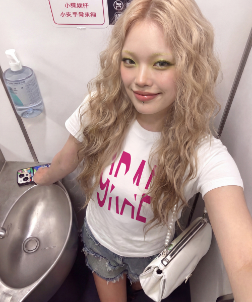 GRAVER（グレーバー）の「[ユニセックス]9RAE STAR 半袖Tシャツ_4カラー（Tシャツ/カットソー・レディース・イエロー/ホワイト/ホワイト×ピンク/スカイブルー/ライム/ブラック・X-SMALL/SMALL/MEDIUM/LARGE）」の7枚目の写真