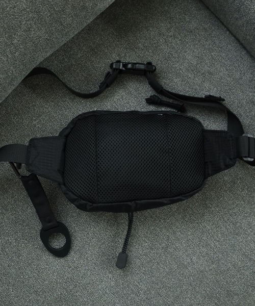 THRASHER(スラッシャー)の「THRASHER ボトルホルダー付き ボディバッグ ウエストバッグ BAG 男女兼用(ボディバッグ/ウエストポーチ・メンズ・ブラック・FREE)」の11枚目の写真