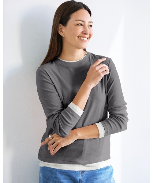 DoCLASSE( ドゥクラッセ)の「コットンガーゼ・配色クルーネック/長袖(Tシャツ/カットソー・レディース・チャコール/カーキ/ライトグレー/ピーコックグリーン系/ブルーグレー/ライトピンク/グレー・L/M/S)」の4枚目の写真