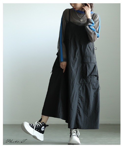 Sawa a la mode(サワアラモード)の「カーゴポケットドロストサロペットスカート(ジャンパースカート・レディース・ブラック/グリーン・FREE)」の3枚目の写真