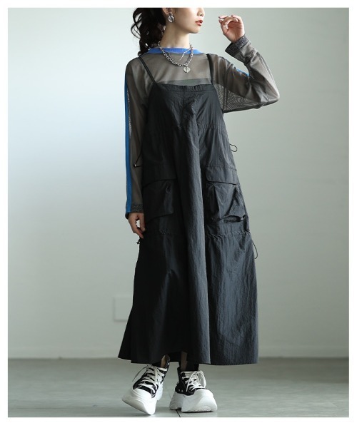Sawa a la mode(サワアラモード)の「カーゴポケットドロストサロペットスカート(ジャンパースカート・レディース・ブラック/グリーン・FREE)」の9枚目の写真