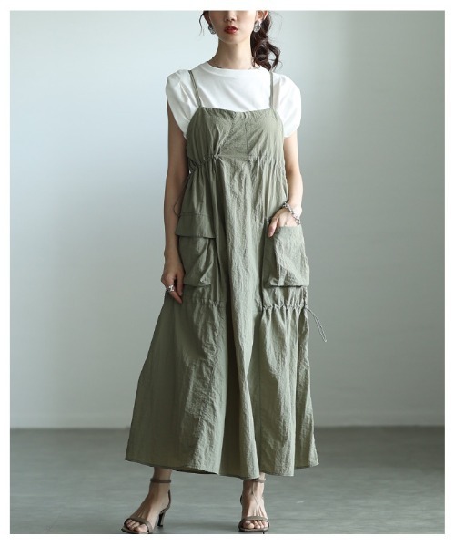 Sawa a la mode(サワアラモード)の「カーゴポケットドロストサロペットスカート(ジャンパースカート・レディース・ブラック/グリーン・FREE)」の19枚目の写真