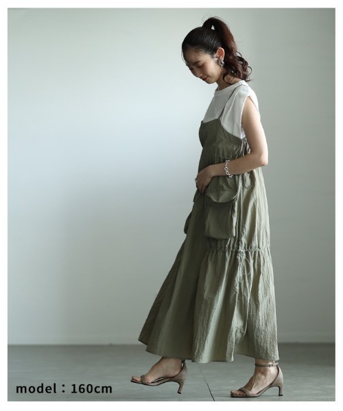 Sawa a la mode(サワアラモード)の「カーゴポケットドロストサロペットスカート(ジャンパースカート・レディース・ブラック/グリーン・FREE)」の22枚目の写真