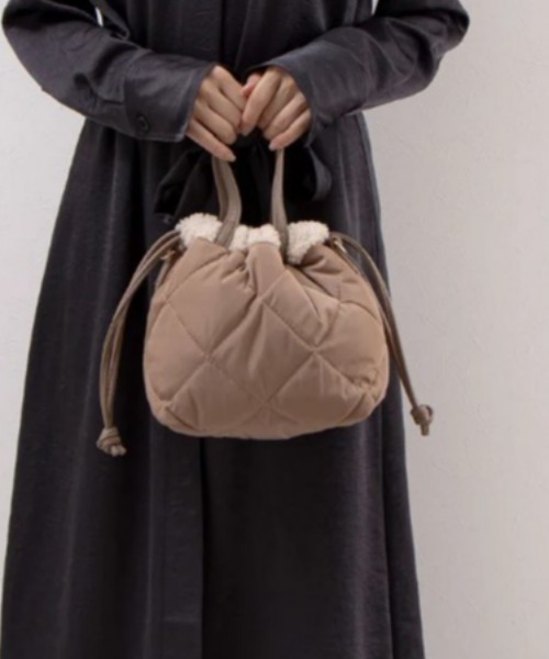CACHELLIE(カシェリエ)の「QUILTING x BOA リバーシブル 2WAY SHOULDER(ショルダーバッグ・レディース・ブラック/グレー/アイボリー/グレイッシュベージュ・FREE)」の18枚目の写真