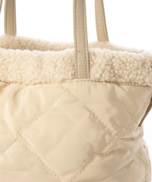 CACHELLIE(カシェリエ)の「QUILTING x BOA リバーシブル 2WAY SHOULDER(ショルダーバッグ・レディース・ブラック/グレー/アイボリー/グレイッシュベージュ・FREE)」の6枚目の写真