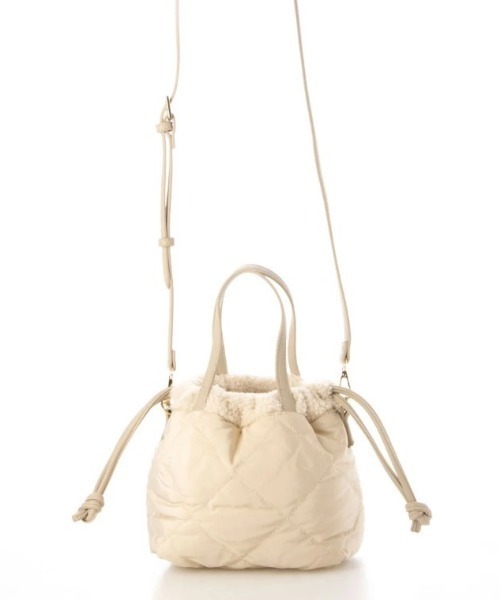 CACHELLIE(カシェリエ)の「QUILTING x BOA リバーシブル 2WAY SHOULDER(ショルダーバッグ・レディース・ブラック/グレー/アイボリー/グレイッシュベージュ・FREE)」の7枚目の写真