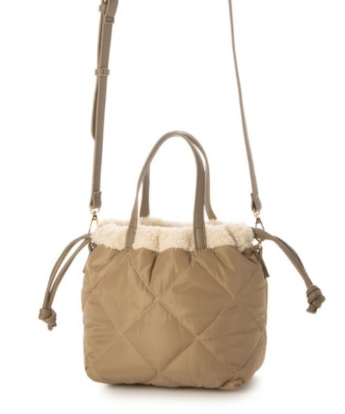 CACHELLIE(カシェリエ)の「QUILTING x BOA リバーシブル 2WAY SHOULDER(ショルダーバッグ・レディース・ブラック/グレー/アイボリー/グレイッシュベージュ・FREE)」の13枚目の写真