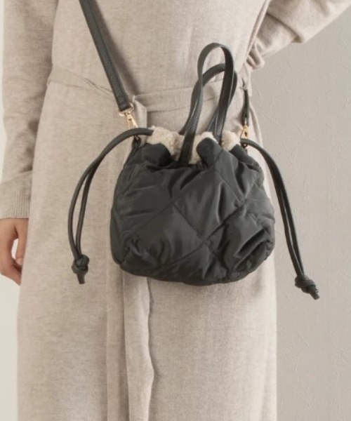 CACHELLIE(カシェリエ)の「QUILTING x BOA リバーシブル 2WAY SHOULDER(ショルダーバッグ・レディース・ブラック/グレー/アイボリー/グレイッシュベージュ・FREE)」の12枚目の写真