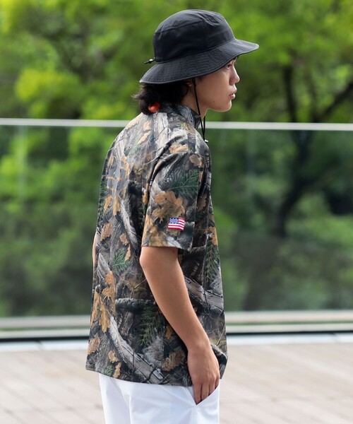 BEAMS GOLF(ビームスゴルフ)の「ORANGE LABEL / バッグロゴ ツリーカモ モックネックシャツ(吸水速乾・UVカット)(Tシャツ/カットソー・メンズ・ブラック/その他・XL/L/M/S)」の21枚目の写真
