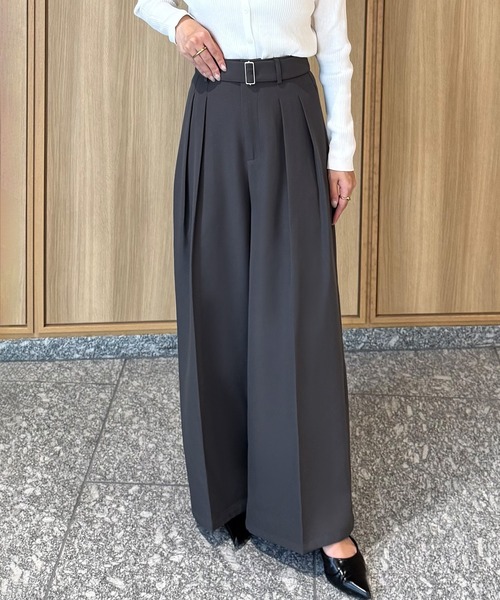 junoah(ジュノア)の「ベルト付きツータックワイドパンツ(スラックス・レディース・ブラック/ダークグレー/アイボリー・SMALL/MEDIUM/LARGE)」の3枚目の写真