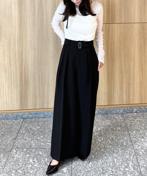 junoah(ジュノア)の「ベルト付きツータックワイドパンツ(スラックス・レディース・ブラック/ダークグレー/アイボリー・SMALL/MEDIUM/LARGE)」の1枚目の写真
