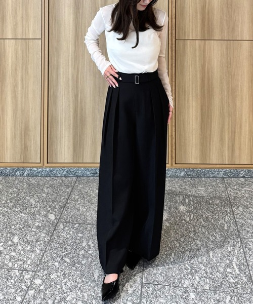 junoah(ジュノア)の「ベルト付きツータックワイドパンツ(スラックス・レディース・ブラック/ダークグレー/アイボリー・SMALL/MEDIUM/LARGE)」の4枚目の写真