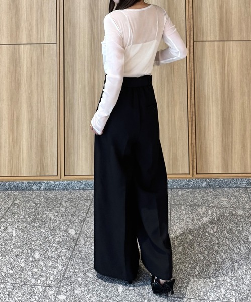 junoah(ジュノア)の「ベルト付きツータックワイドパンツ(スラックス・レディース・ブラック/ダークグレー/アイボリー・SMALL/MEDIUM/LARGE)」の5枚目の写真