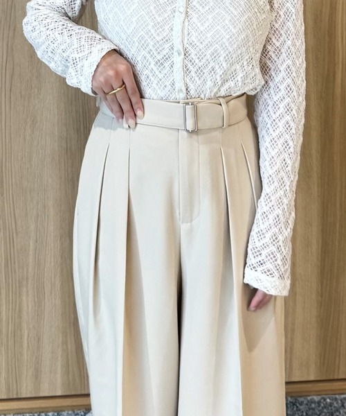 junoah(ジュノア)の「ベルト付きツータックワイドパンツ(スラックス・レディース・ブラック/ダークグレー/アイボリー・SMALL/MEDIUM/LARGE)」の10枚目の写真