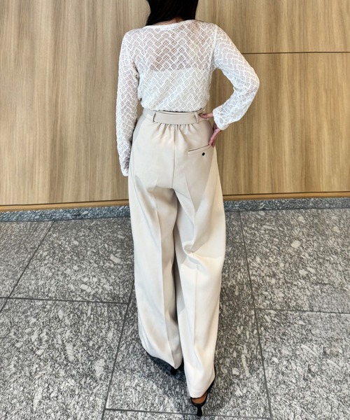 junoah(ジュノア)の「ベルト付きツータックワイドパンツ(スラックス・レディース・ブラック/ダークグレー/アイボリー・SMALL/MEDIUM/LARGE)」の11枚目の写真