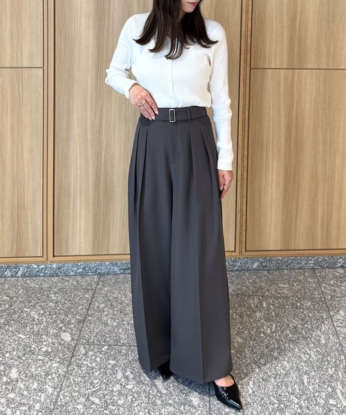 junoah(ジュノア)の「ベルト付きツータックワイドパンツ(スラックス・レディース・ブラック/ダークグレー/アイボリー・SMALL/MEDIUM/LARGE)」の13枚目の写真