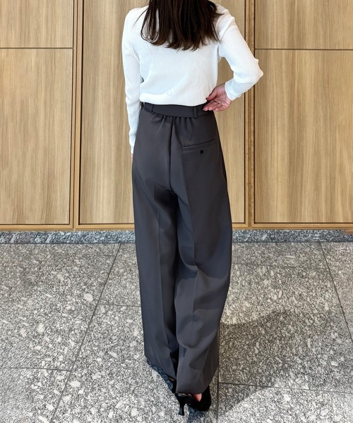 junoah(ジュノア)の「ベルト付きツータックワイドパンツ(スラックス・レディース・ブラック/ダークグレー/アイボリー・SMALL/MEDIUM/LARGE)」の14枚目の写真
