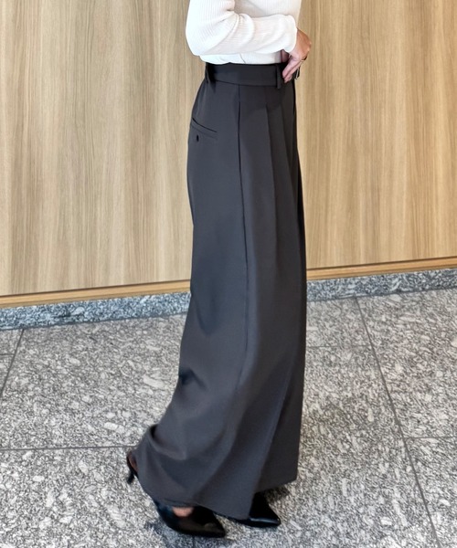 junoah(ジュノア)の「ベルト付きツータックワイドパンツ(スラックス・レディース・ブラック/ダークグレー/アイボリー・SMALL/MEDIUM/LARGE)」の15枚目の写真