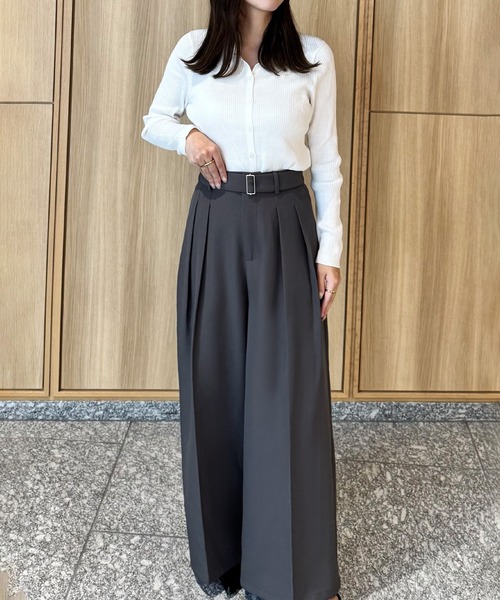 junoah(ジュノア)の「ベルト付きツータックワイドパンツ(スラックス・レディース・ブラック/ダークグレー/アイボリー・SMALL/MEDIUM/LARGE)」の16枚目の写真