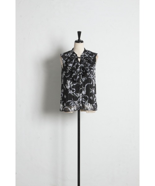 tocco closet(トッコ クローゼット)の「リボン付きラメドビーストライプ×リボンフラワープリントフリルブラウス(シャツ/ブラウス・レディース・オフホワイト/ブラック/ブラウン・M)」の14枚目の写真