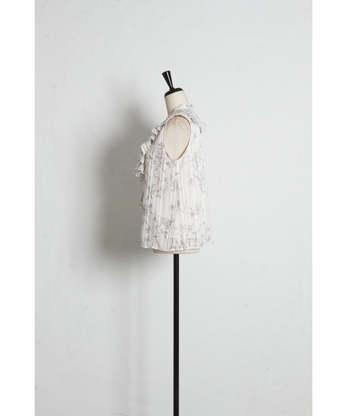 tocco closet(トッコ クローゼット)の「リボン付きラメドビーストライプ×リボンフラワープリントフリルブラウス(シャツ/ブラウス・レディース・オフホワイト/ブラック/ブラウン・M)」の16枚目の写真