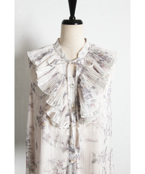 tocco closet(トッコ クローゼット)の「リボン付きラメドビーストライプ×リボンフラワープリントフリルブラウス(シャツ/ブラウス・レディース・オフホワイト/ブラック/ブラウン・M)」の19枚目の写真