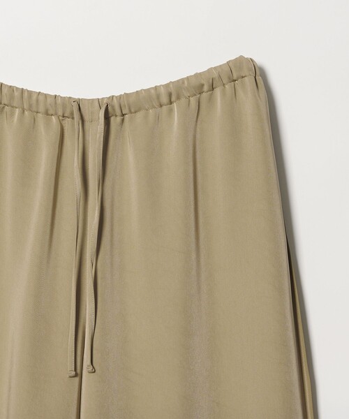 green label relaxing(グリーンレーベルリラクシング)の「<SEASONAL COLLECTION>ドレープ シルキー パンツ(その他パンツ・レディース・ベージュ/オフホワイト・36/38)」の9枚目の写真