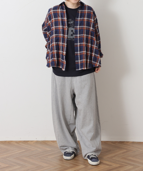 JOURNAL STANDARD LUXE(ジャーナルスタンダード ラックス)の「シャーリングチェック レギュラーカラーBigシャツ(シャツ/ブラウス・レディース・サファリグリーン/ネイビー・FREE)」の4枚目の写真