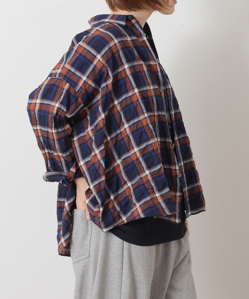 JOURNAL STANDARD LUXE(ジャーナルスタンダード ラックス)の「シャーリングチェック レギュラーカラーBigシャツ(シャツ/ブラウス・レディース・サファリグリーン/ネイビー・FREE)」の6枚目の写真