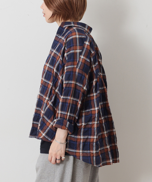JOURNAL STANDARD LUXE(ジャーナルスタンダード ラックス)の「シャーリングチェック レギュラーカラーBigシャツ(シャツ/ブラウス・レディース・サファリグリーン/ネイビー・FREE)」の7枚目の写真