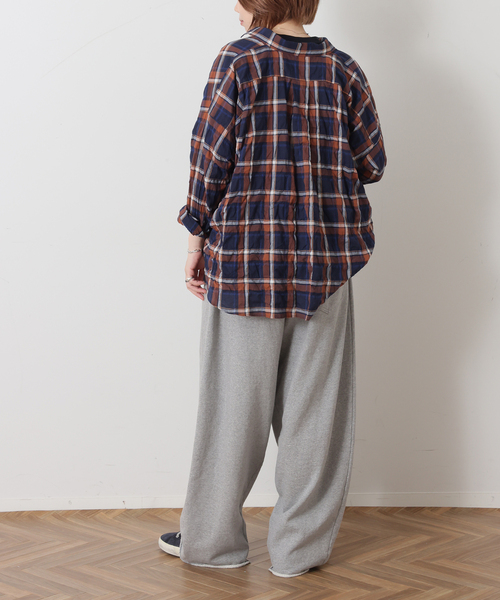 JOURNAL STANDARD LUXE(ジャーナルスタンダード ラックス)の「シャーリングチェック レギュラーカラーBigシャツ(シャツ/ブラウス・レディース・サファリグリーン/ネイビー・FREE)」の8枚目の写真