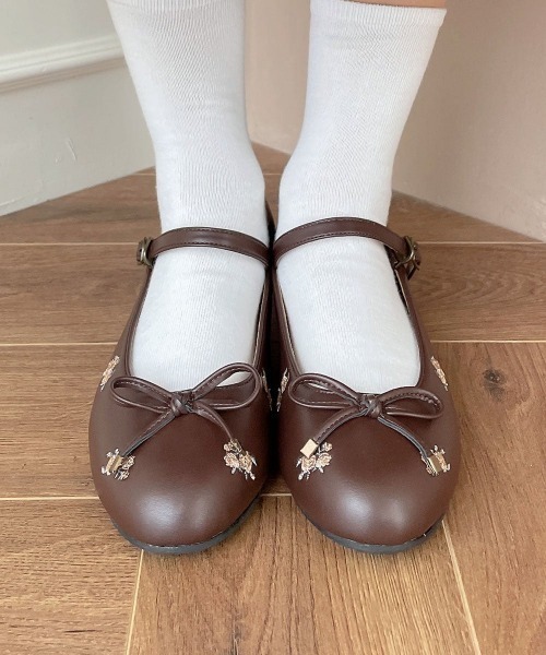 F i.n.t(フィント)の「プチローズ刺繍ストラップ付きバレエシューズ/fint フィント(バレエシューズ・レディース・ブラック/ブラウン・M/S/L)」の2枚目の写真