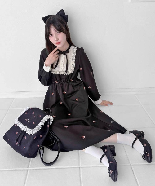 F i.n.t(フィント)の「プチローズ刺繍ストラップ付きバレエシューズ/fint フィント(バレエシューズ・レディース・ブラック/ブラウン・M/S/L)」の8枚目の写真