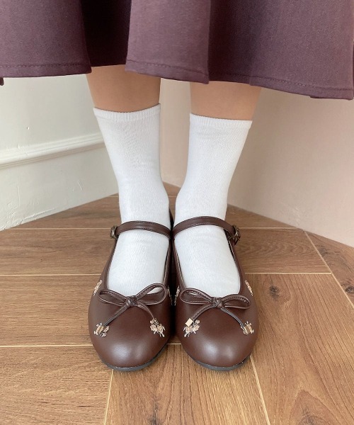 F i.n.t(フィント)の「プチローズ刺繍ストラップ付きバレエシューズ/fint フィント(バレエシューズ・レディース・ブラック/ブラウン・M/S/L)」の3枚目の写真