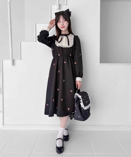 F i.n.t(フィント)の「プチローズ刺繍ストラップ付きバレエシューズ/fint フィント(バレエシューズ・レディース・ブラック/ブラウン・M/S/L)」の9枚目の写真