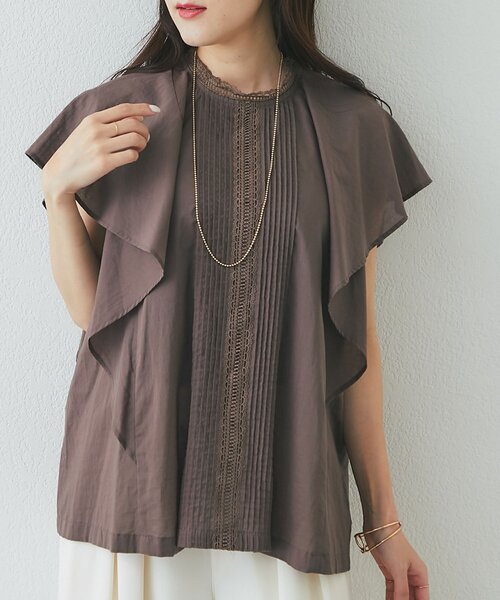 La boutique BonBon(ラブティックボンボン)の「【WEB限定・涼しくて着映え】ローンブラウス(シャツ/ブラウス・レディース・オフホワイト/ブラウン・FREE)」の1枚目の写真