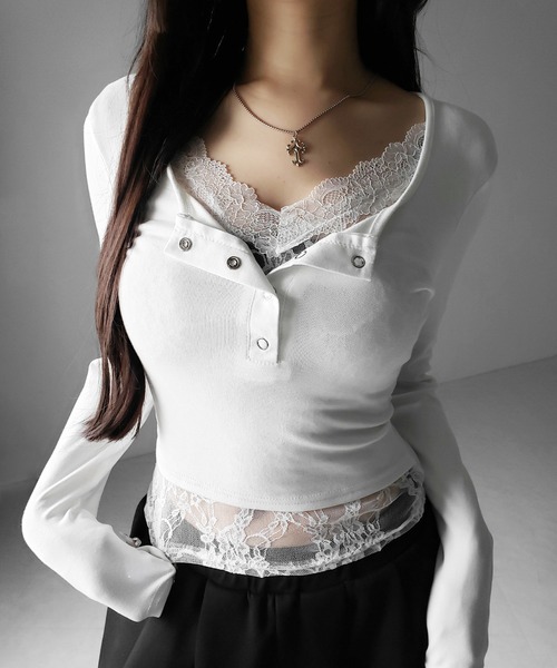 me+em select（ミームセレクト）の「【 人気アイテムの長袖verが新登場！／ ３color 】レースレイヤードヘンリーネックスクエア長袖Ｔシャツ ／ lace layered henley neck square long sleeve T-shirt（Tシャツ/カットソー・レディース・ホワイト/グレー/ブラック・FREE）」の4枚目の写真