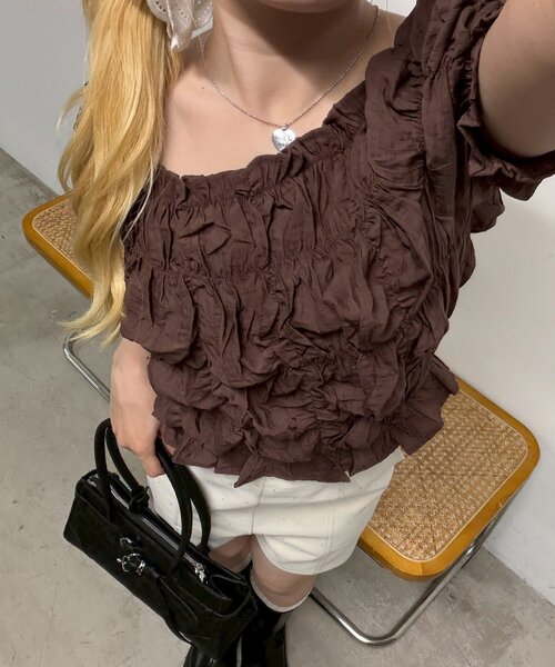 Another Branch olive des olive(アナザーブランチオリーブデオリーブ)の「【ANOTHER BRANCH】シャーリングブラウス(シャツ/ブラウス・レディース・ブラック/ブラウン/オフホワイト/イエロー・FREE)」の4枚目の写真