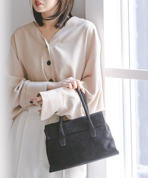 Noble(ノーブル)の「AULENTTI/オウレンティ スウェードフラップBAG(ハンドバッグ・レディース・ブラック/ブラウン・FREE)」の1枚目の写真