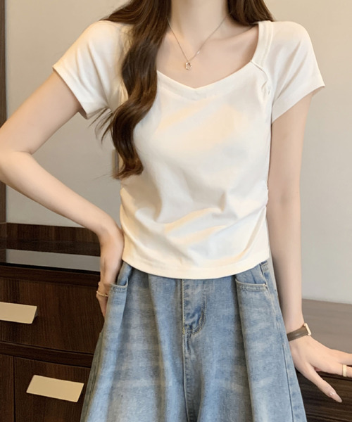 2ly2（トゥーリートゥー）の「変形スクエアネック 半袖カットソー（Tシャツ/カットソー・レディース・ブラック/ホワイト・FREE）」の2枚目の写真