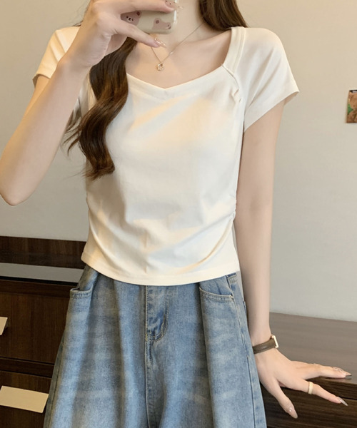 2ly2（トゥーリートゥー）の「変形スクエアネック 半袖カットソー（Tシャツ/カットソー・レディース・ブラック/ホワイト・FREE）」の5枚目の写真