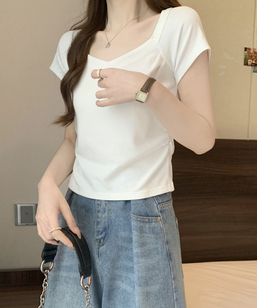 2ly2（トゥーリートゥー）の「変形スクエアネック 半袖カットソー（Tシャツ/カットソー・レディース・ブラック/ホワイト・FREE）」の6枚目の写真