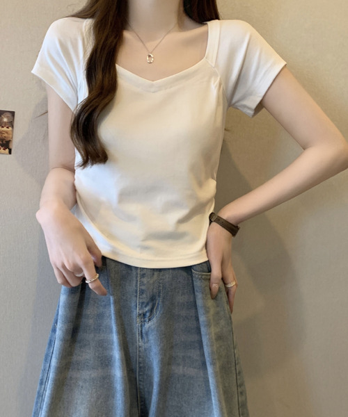 2ly2（トゥーリートゥー）の「変形スクエアネック 半袖カットソー（Tシャツ/カットソー・レディース・ブラック/ホワイト・FREE）」の7枚目の写真