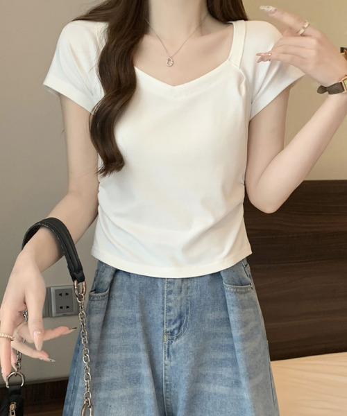 2ly2（トゥーリートゥー）の「変形スクエアネック 半袖カットソー（Tシャツ/カットソー・レディース・ブラック/ホワイト・FREE）」の9枚目の写真