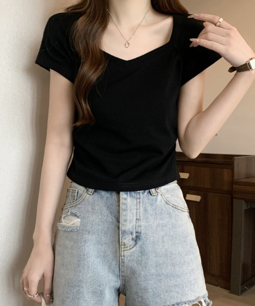 2ly2（トゥーリートゥー）の「変形スクエアネック 半袖カットソー（Tシャツ/カットソー・レディース・ブラック/ホワイト・FREE）」の10枚目の写真