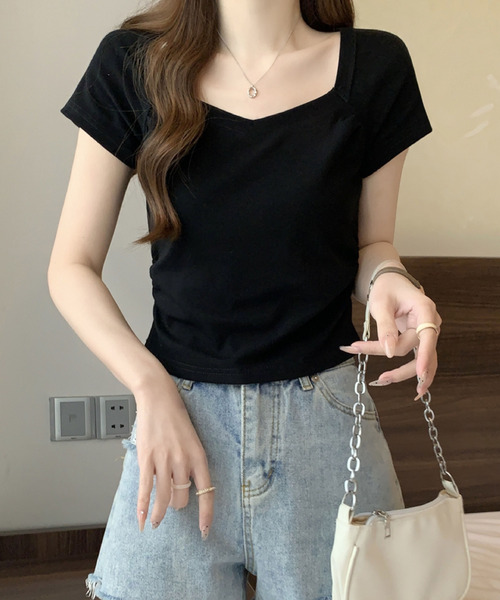 2ly2（トゥーリートゥー）の「変形スクエアネック 半袖カットソー（Tシャツ/カットソー・レディース・ブラック/ホワイト・FREE）」の13枚目の写真