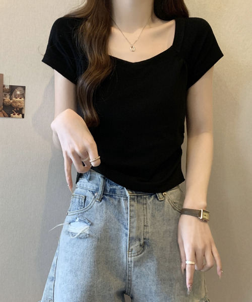 2ly2（トゥーリートゥー）の「変形スクエアネック 半袖カットソー（Tシャツ/カットソー・レディース・ブラック/ホワイト・FREE）」の15枚目の写真