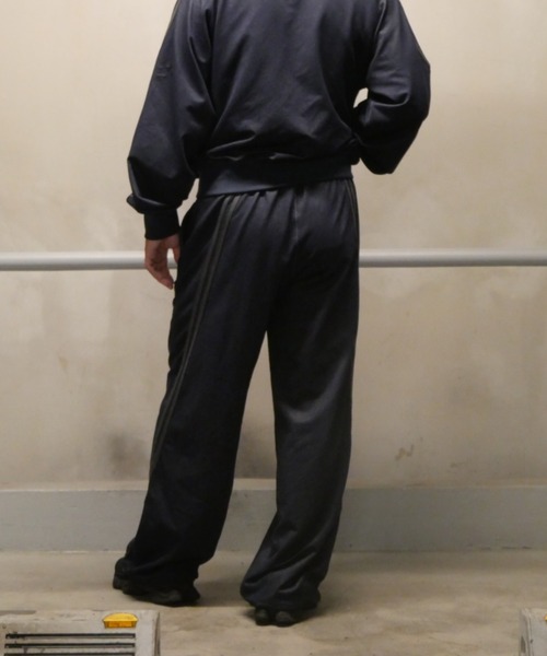 TENEZ(テネス)の「TENEZ Track Pants Two Stripes (デニム風)(スウェットパンツ・メンズ・ダークブルー・LARGE/MEDIUM)」の8枚目の写真